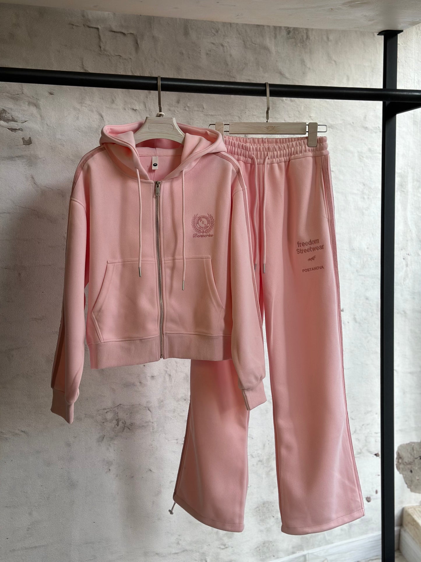 Дамски спортен екип (комплект)- розов