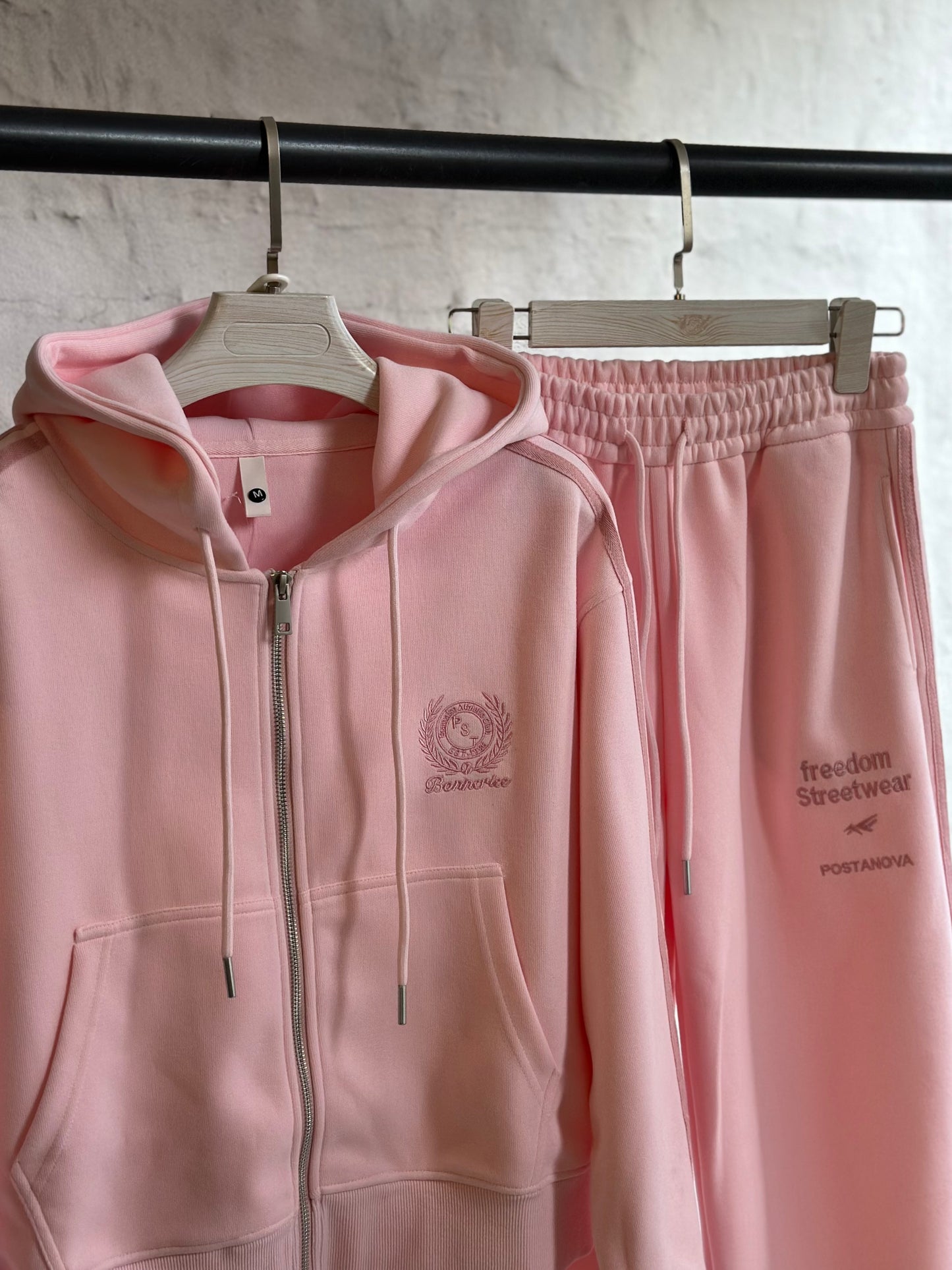 Дамски спортен екип (комплект)- розов