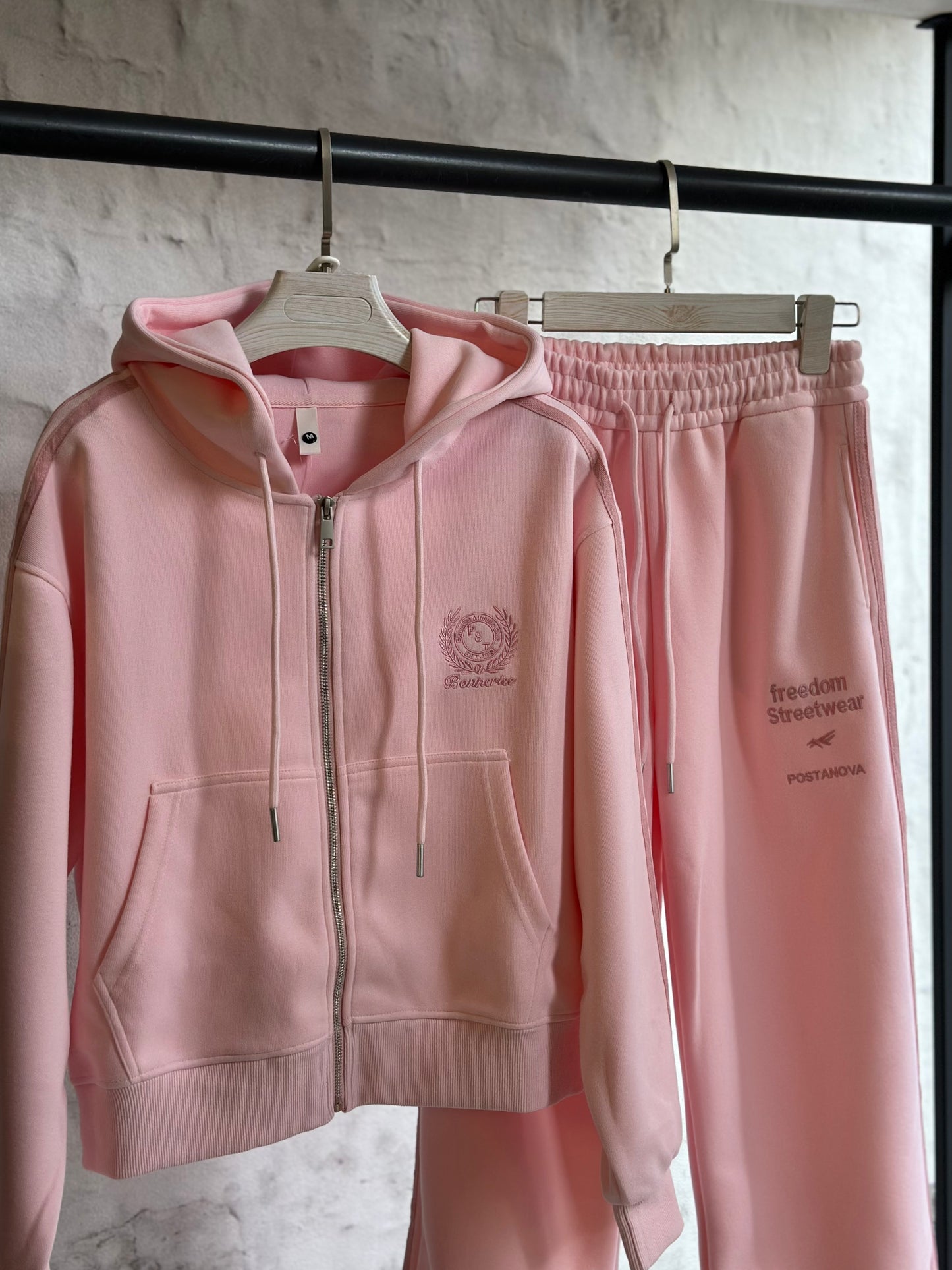 Дамски спортен екип (комплект)- розов