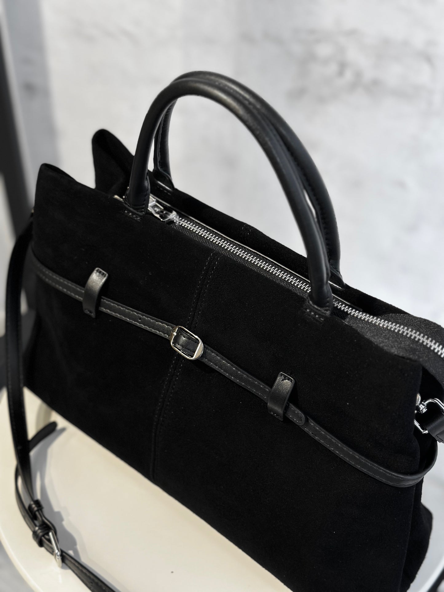 Дамска чанта от естествени материали с тока-черна