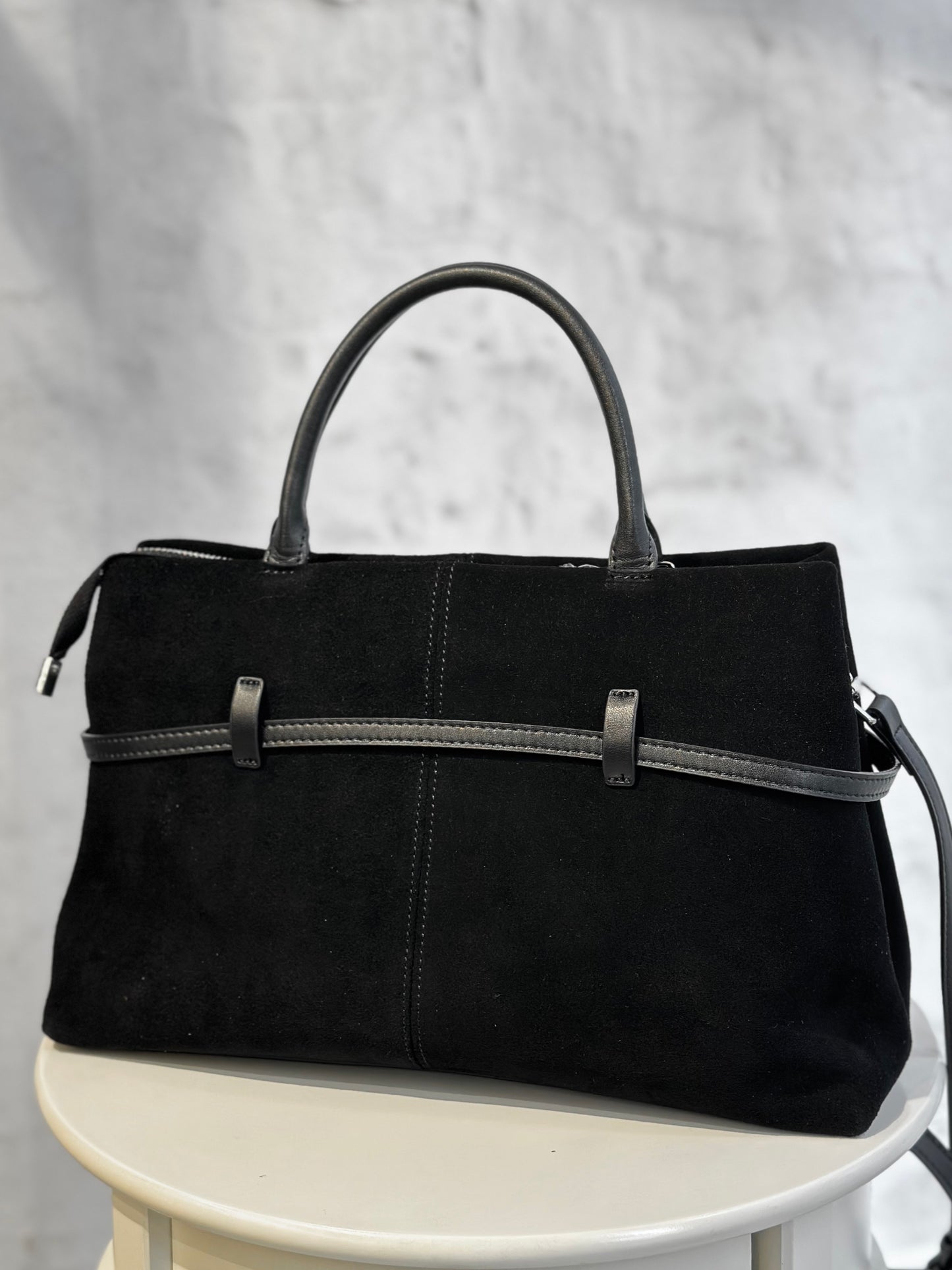 Дамска чанта от естествени материали с тока-черна