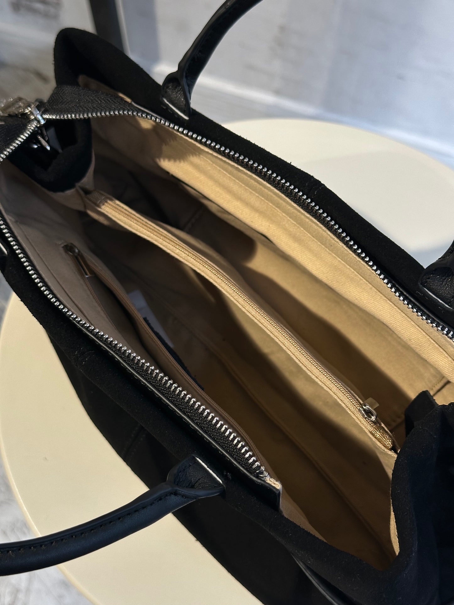 Дамска чанта от естествени материали с тока-черна