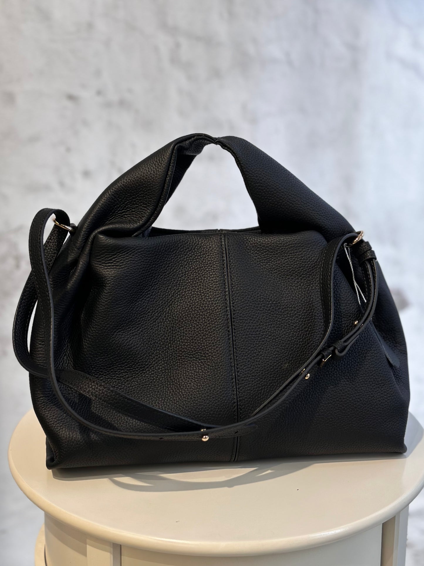 Дамска чанта от естествена кожа-черна