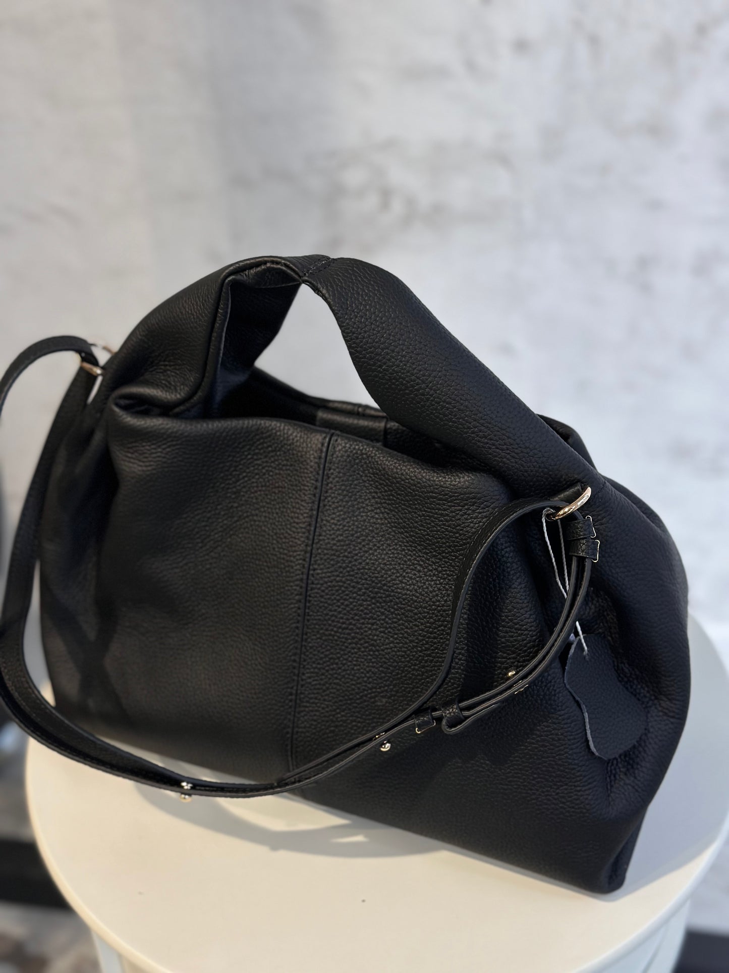 Дамска чанта от естествена кожа-черна