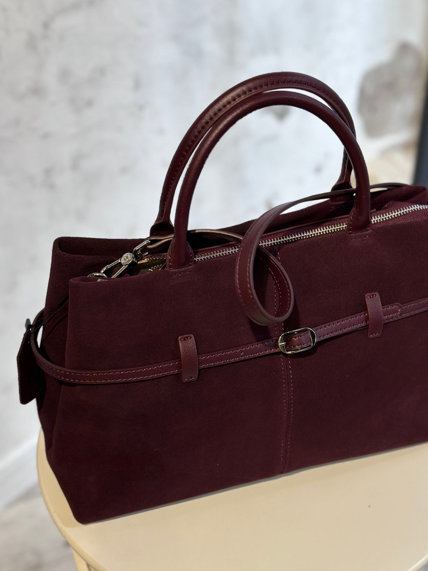 Дамска чанта от естествени материали с тока-бордо