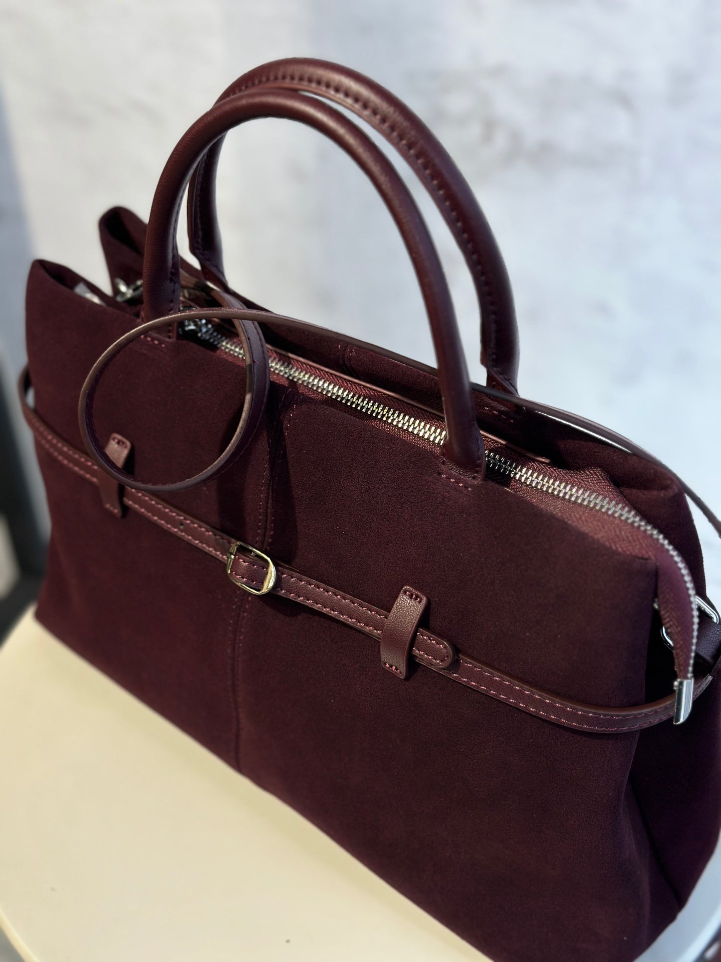 Дамска чанта от естествени материали с тока-бордо