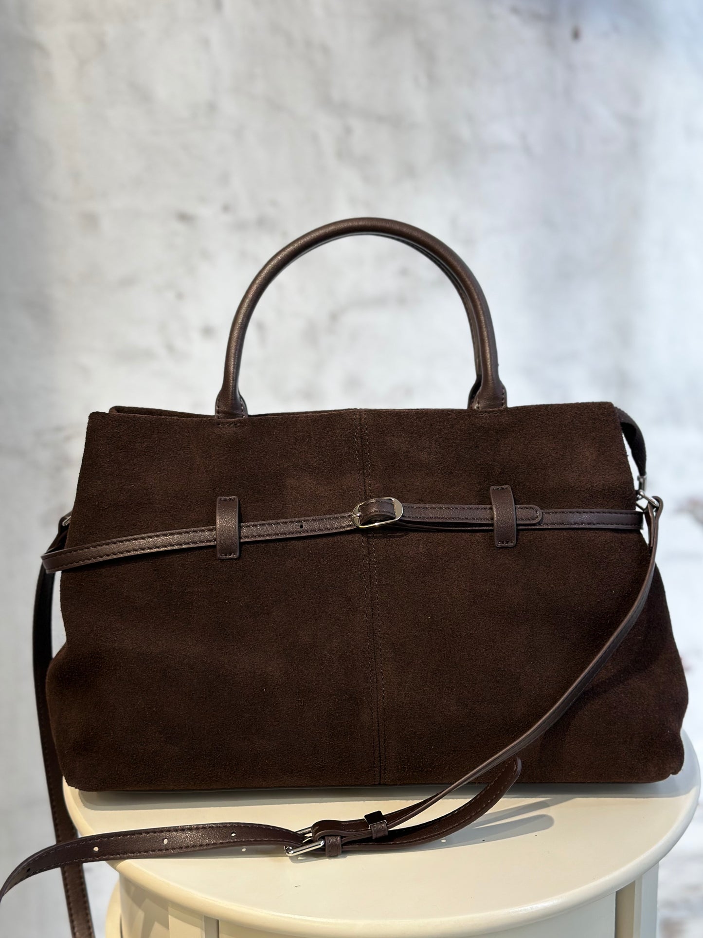 Дамска чанта от естествени материали с тока-кафява