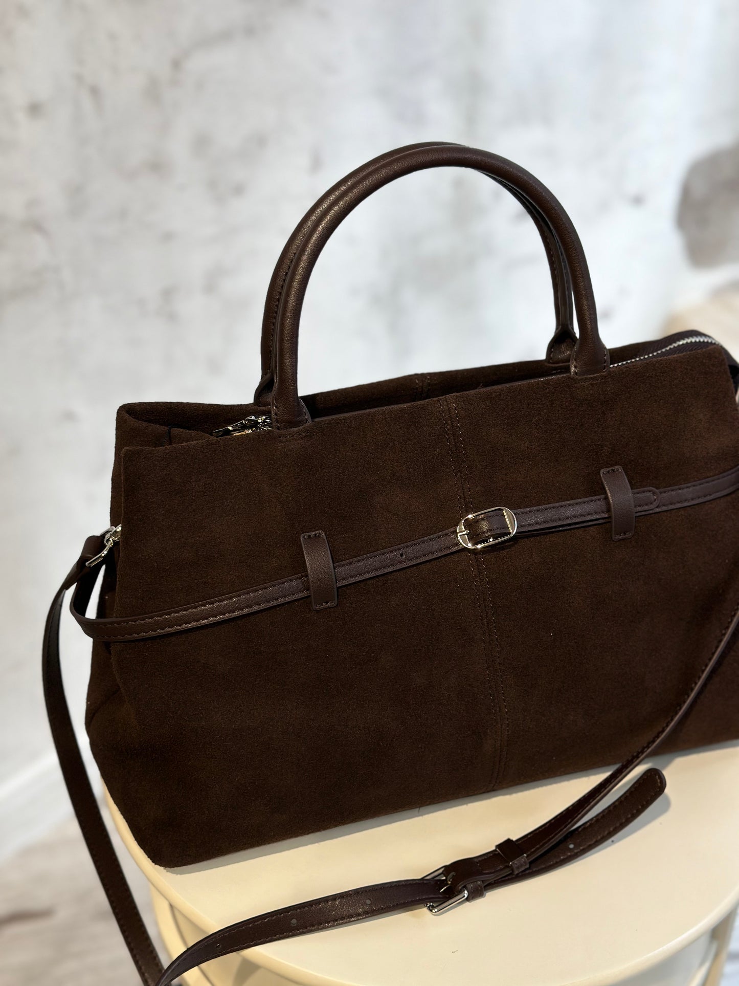 Дамска чанта от естествени материали с тока-кафява