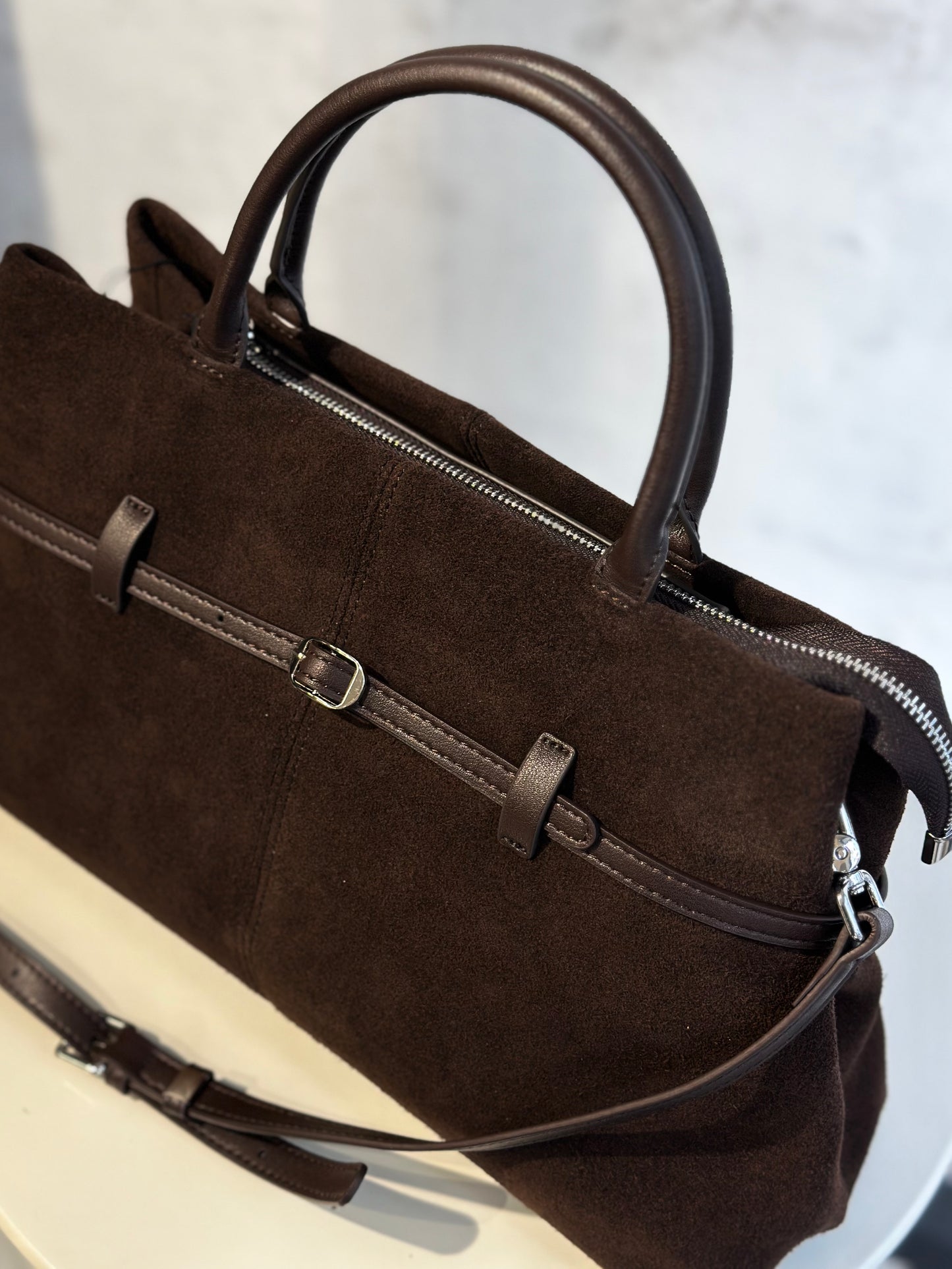 Дамска чанта от естествени материали с тока-кафява