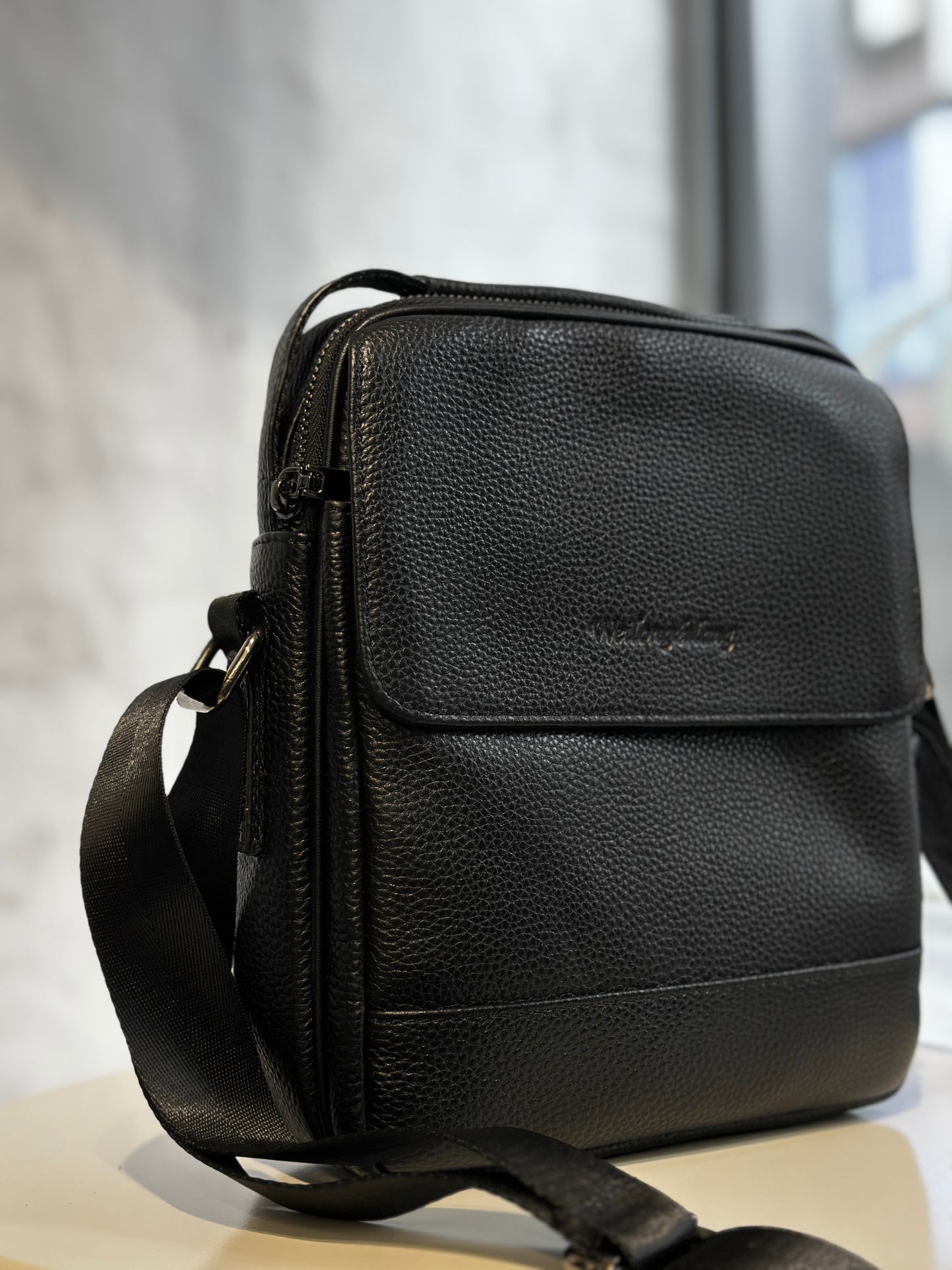 Мъжка чанта от естествена кожа