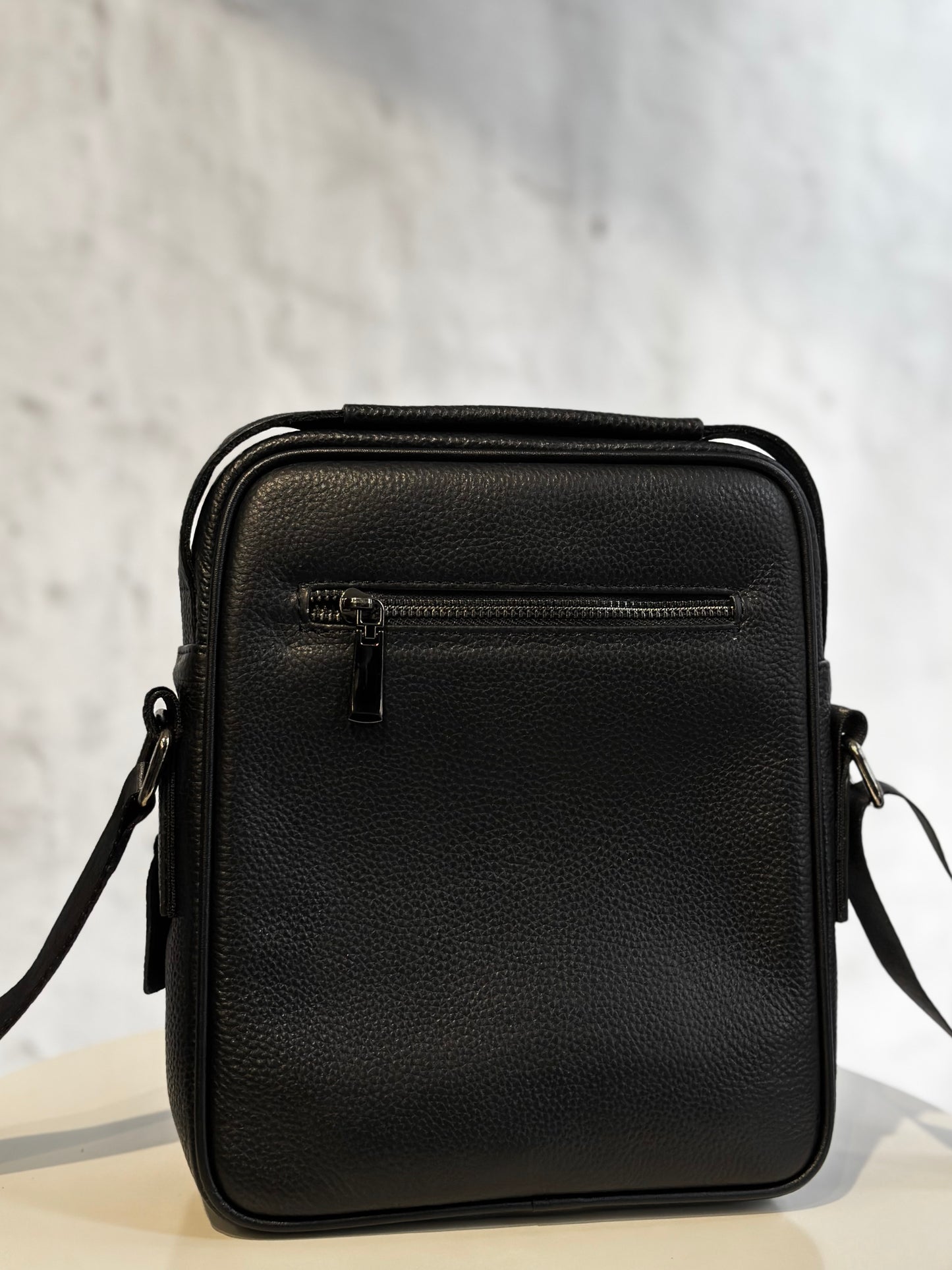 Мъжка чанта от естествена кожа