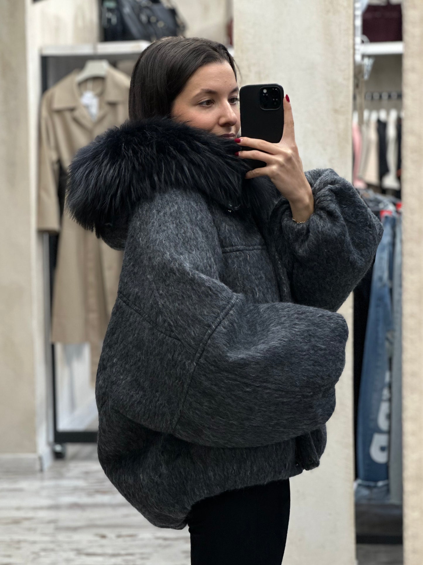 Дамско яке-графит с качулка от естествен косъм