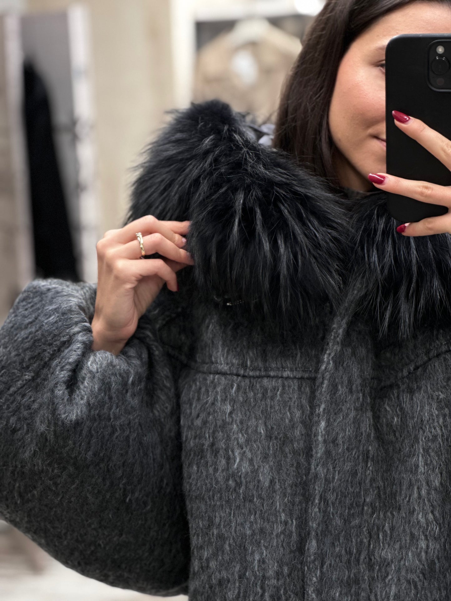 Дамско яке-графит с качулка от естествен косъм