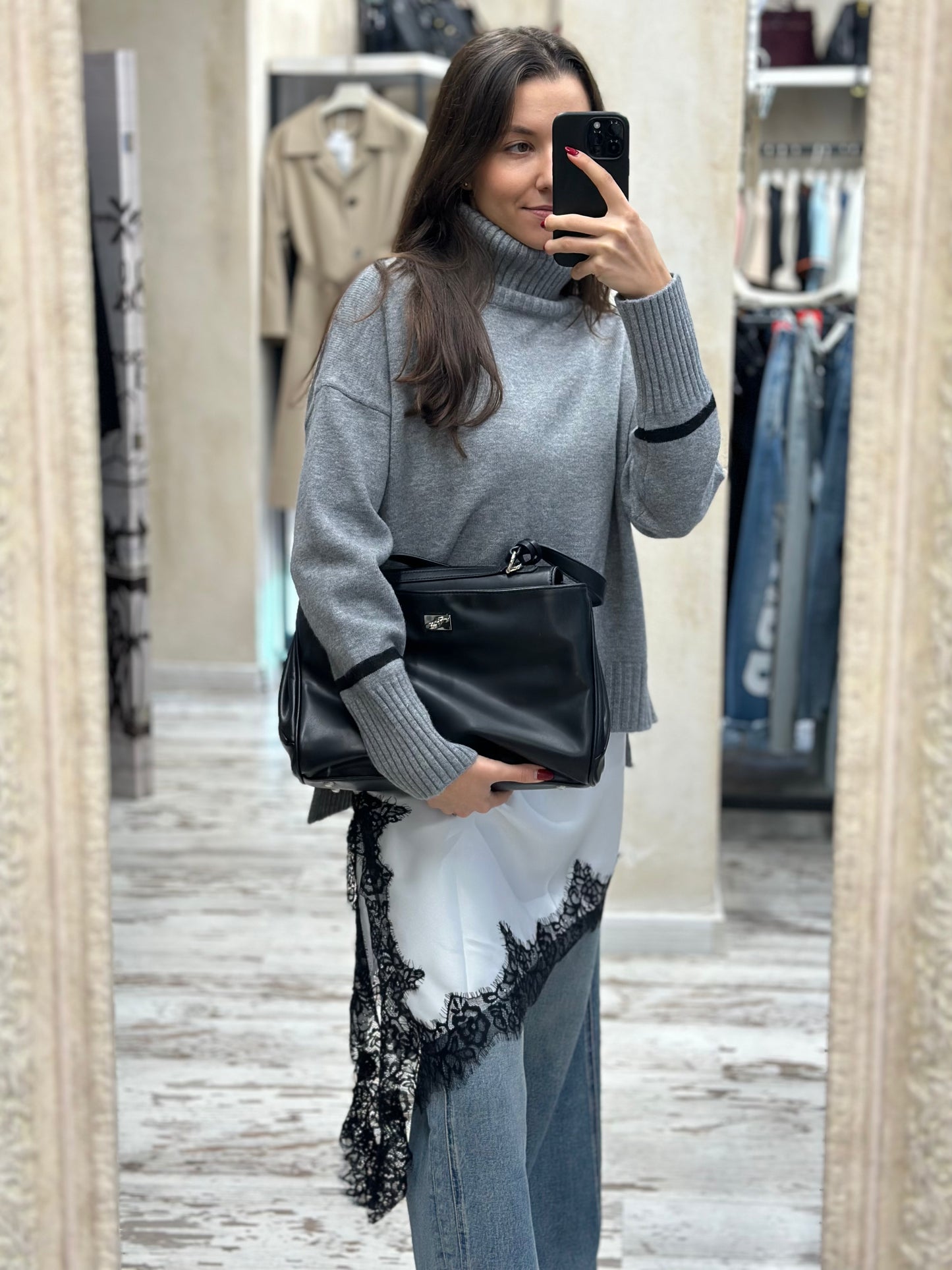 Дамска рокля с дантела-бяла