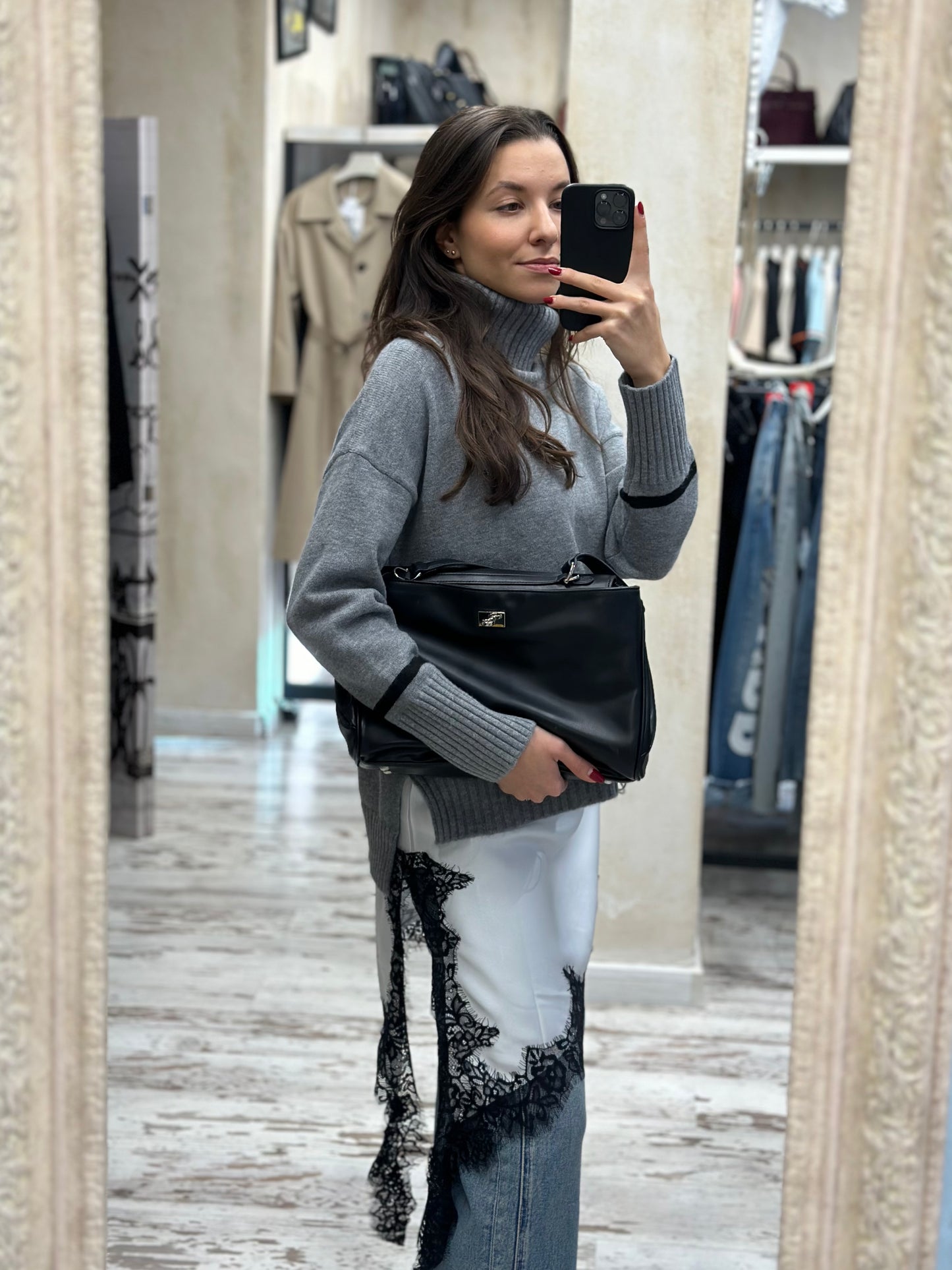 Дамска рокля с дантела-бяла