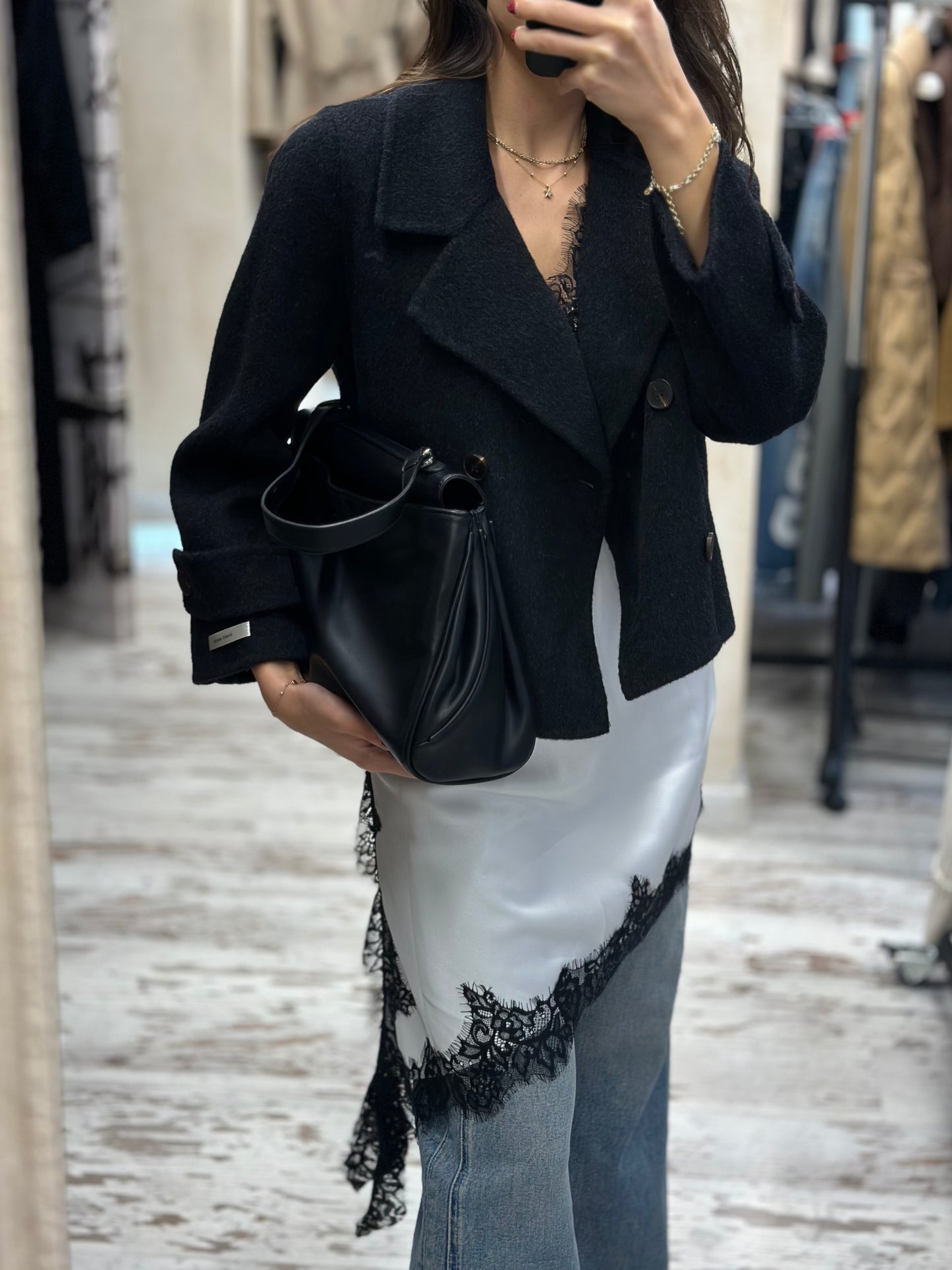 Дамска рокля с дантела-бяла