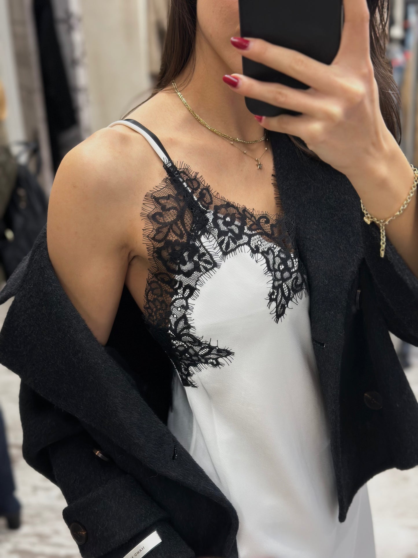 Дамска рокля с дантела-бяла