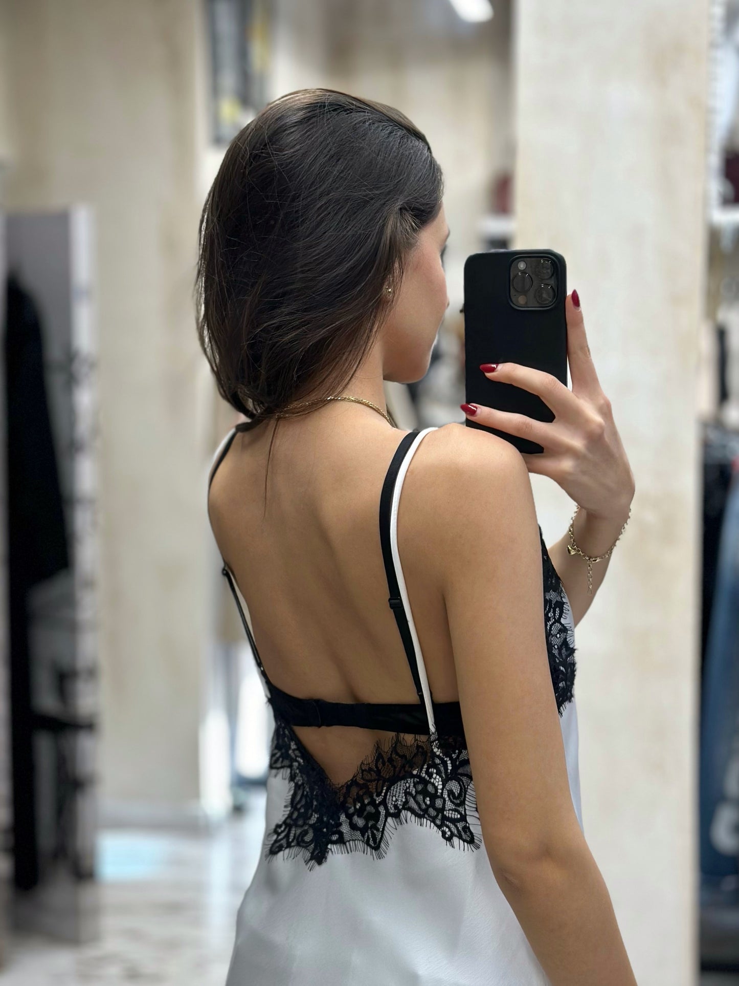 Дамска рокля с дантела-бяла