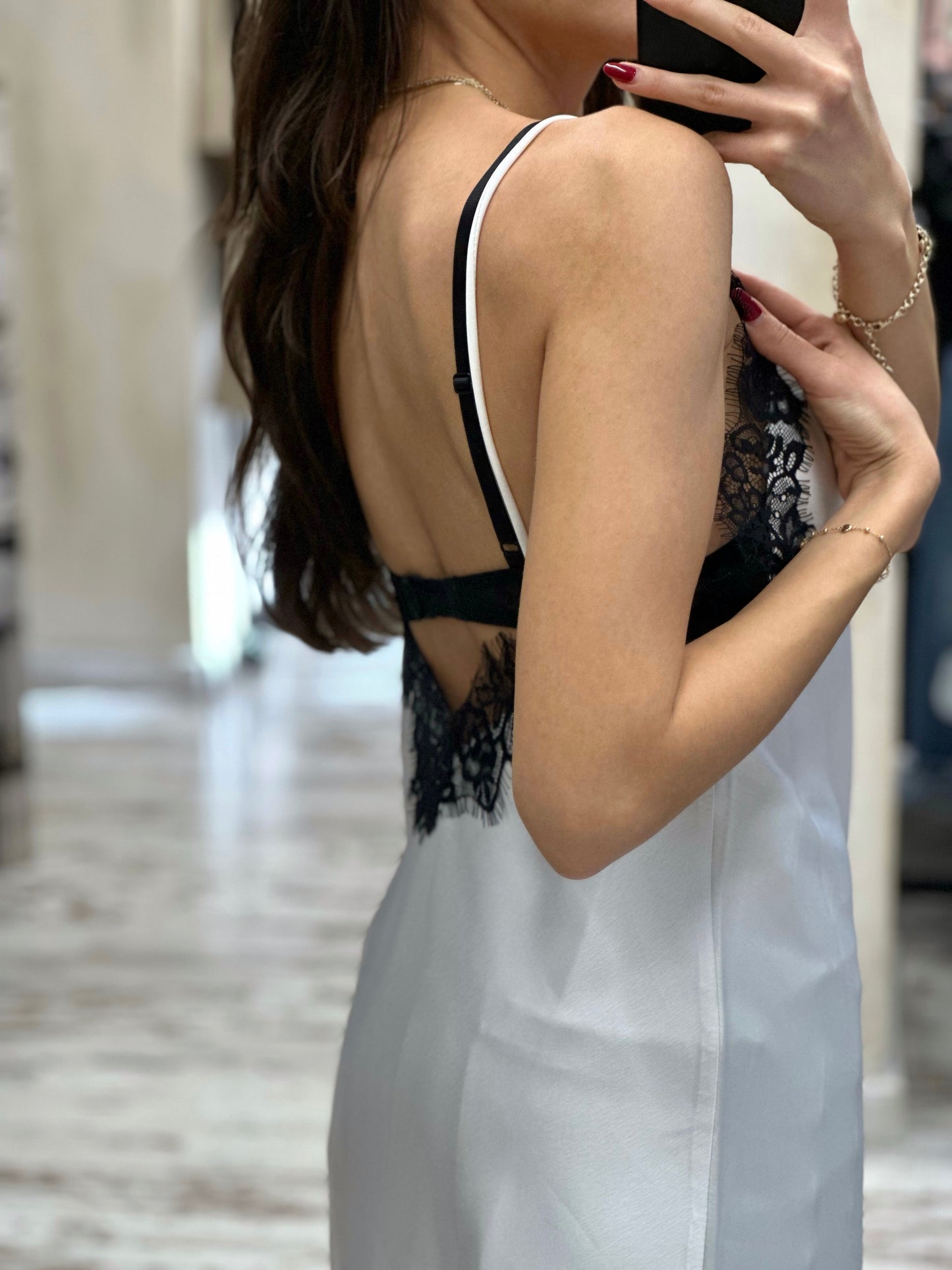 Дамска рокля с дантела-бяла