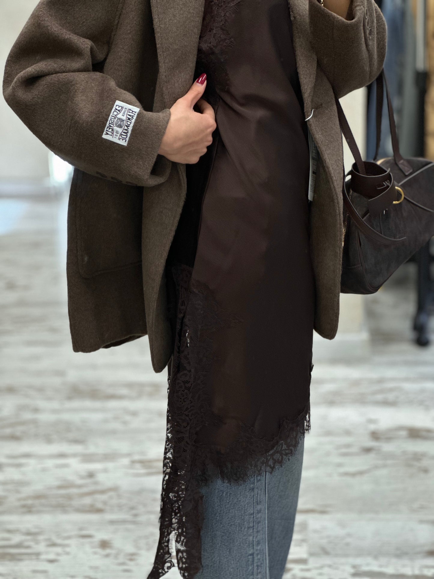 Дамска рокля с дантела-кафява