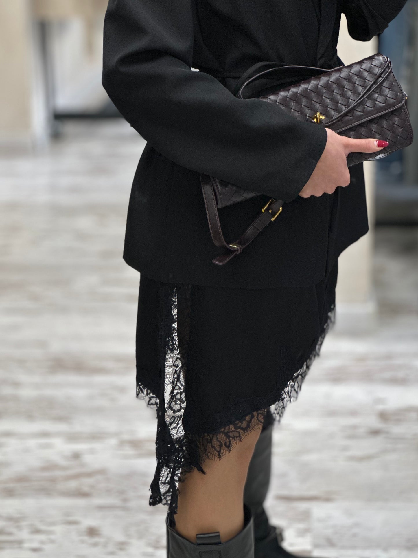 Дамска рокля с дантела-черна