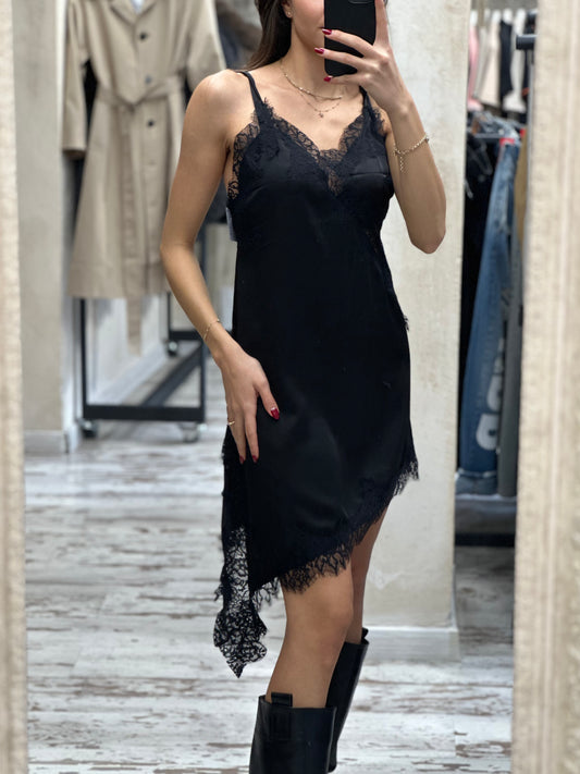 Дамска рокля с дантела-черна