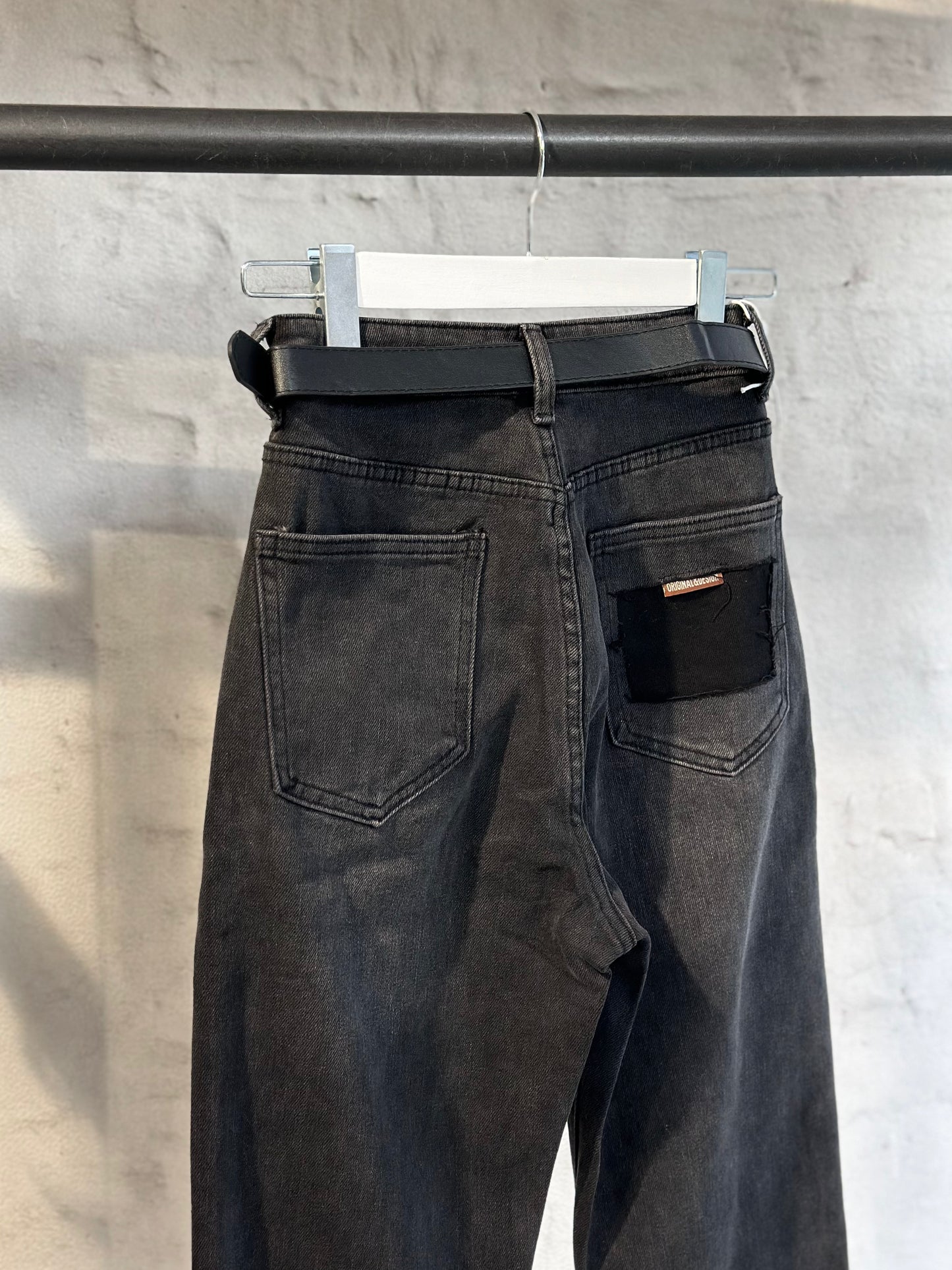 Дамски дънки с висока талия-черни