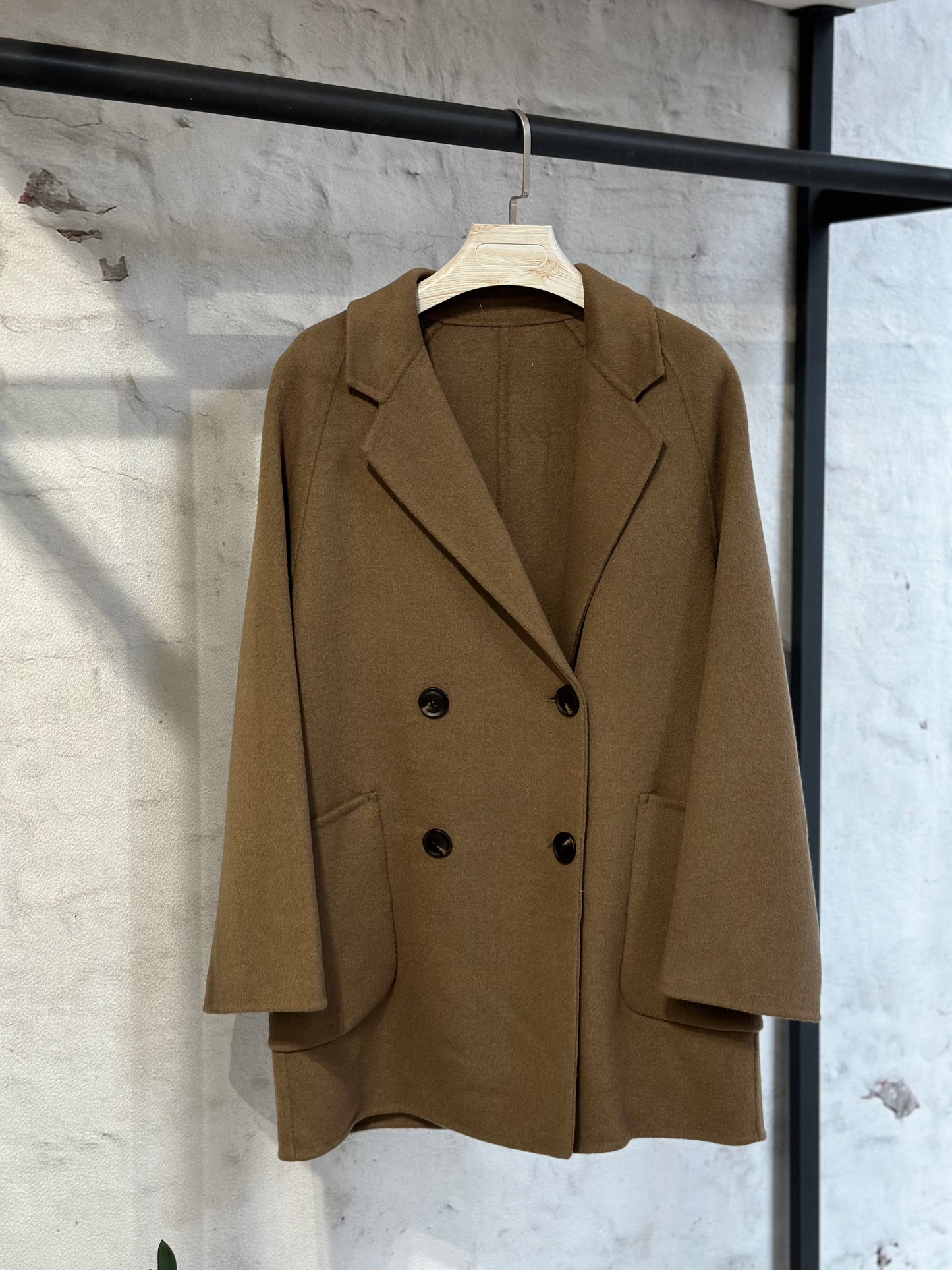 Кафяво Дамско палто - тип сако от Австралийска вълна