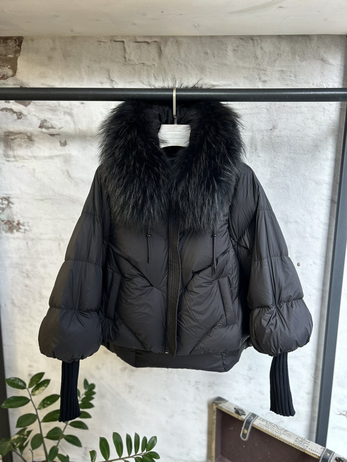 Дамско яке с гъши пух и естествен косъм- черно