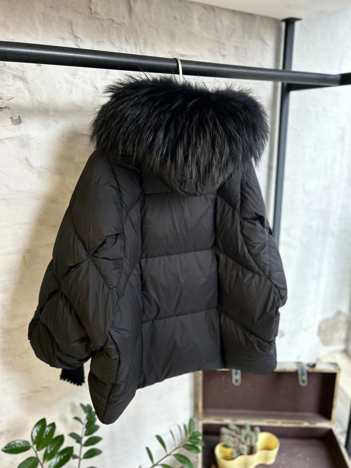 Дамско яке с гъши пух и естествен косъм- черно