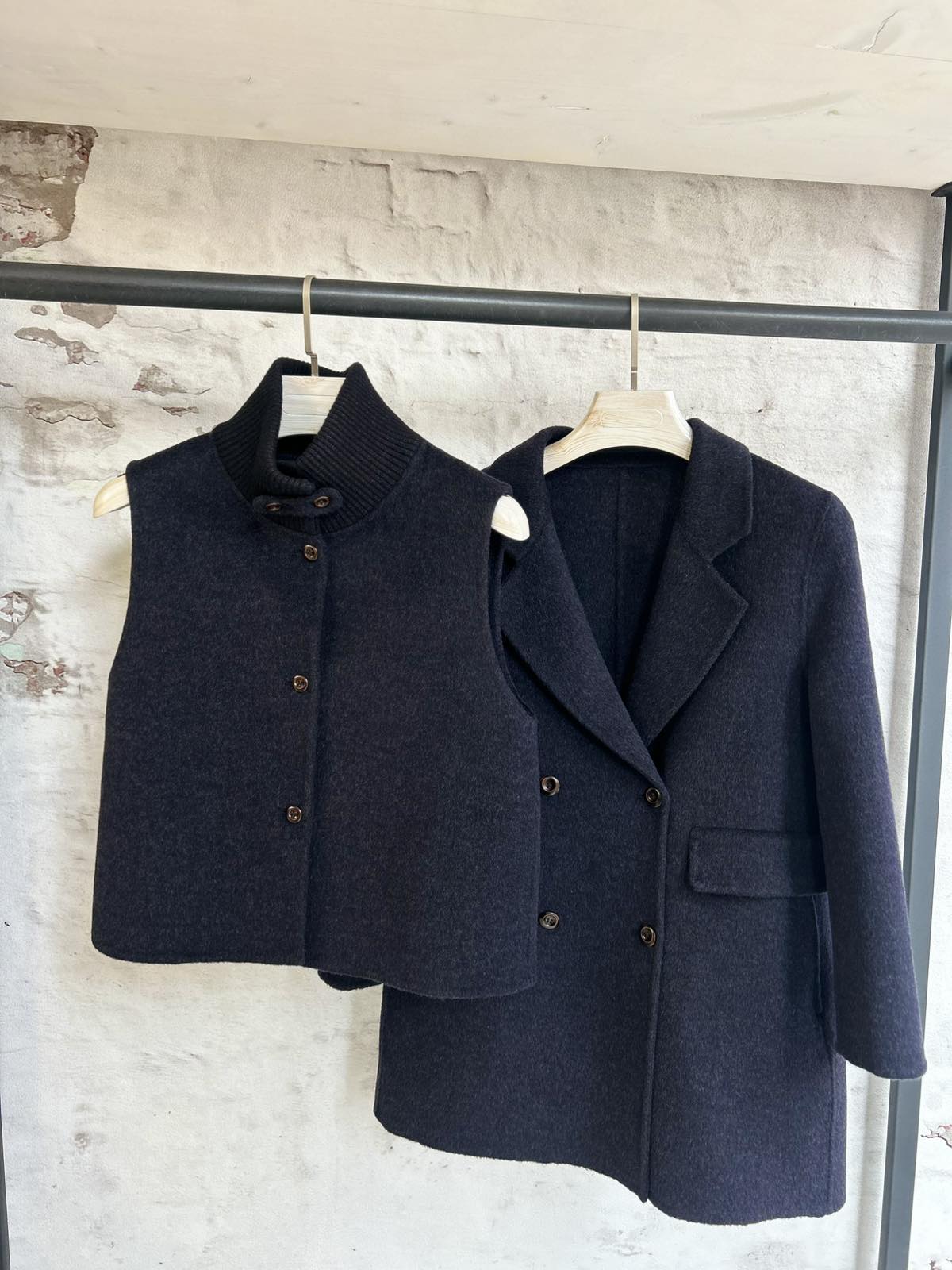 Дамско късо палто с елек-тъмно синьо